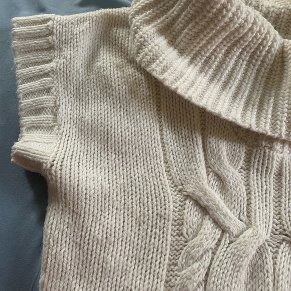 Cream Cowl neck American Eagle sweater - Picture 3 of 4